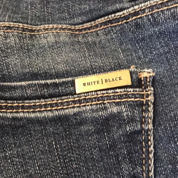 WHBM slim crop Capri jeans size 0 - Picture 3 of 8